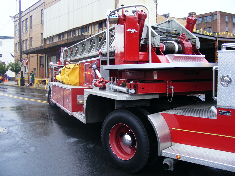 9_11 fire truck paraid 234.JPG